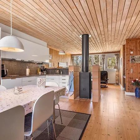 Eivi - 200m From The Sea By Interhome